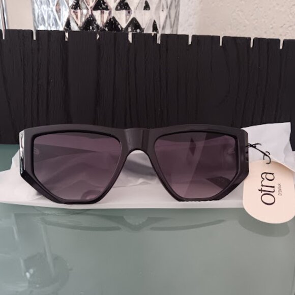 OTRA EYEWEAR Modern Elka Cat Eye Sunglasses COLOR: BLACK/SMOKE FADE**NEW! - Picture 4 of 8